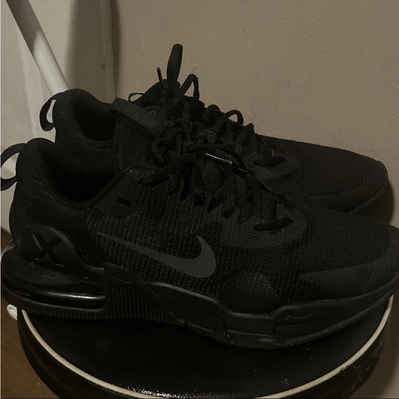 Nike Men's Triple Black Athletic Shoes - Picture 1 of 5